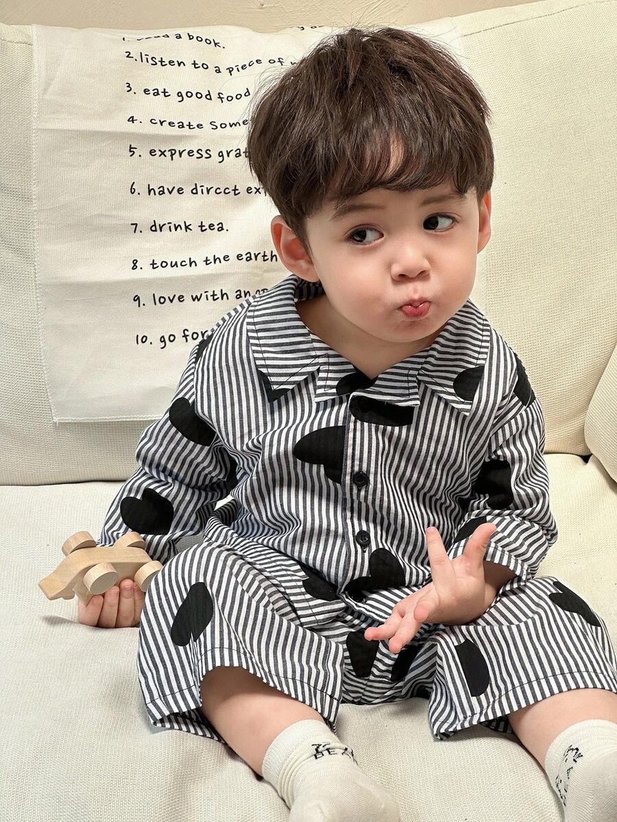 Hapijoa 2件套幼儿男童条纹爱心休闲长袖衬衫和裤子家居服套装，春秋季 - 黑與白 - 查看 1