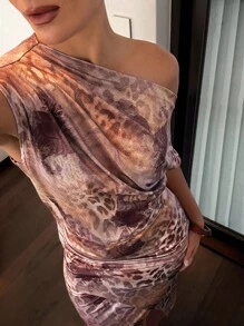 Lavishia 卡其色豹纹不对称下摆修身中长连衣裙，不对称肩领，适合日常穿着，时尚街头服饰，网红风格 - 卡其色 - 查看 7