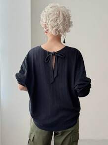 FRIFUL Top Feminina de Manga Longa Solta com Decote Nas Costas, Laço Decorativo e Tecido Texturizado, Cor Sólida Confortável, Adequada para Primavera e Outono