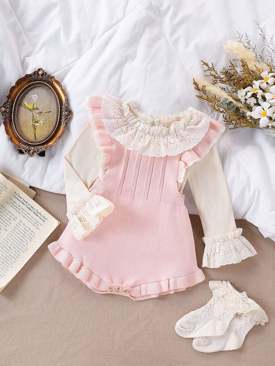 SHEIN Vintaside Kids Mono de punto para bebé niña, cómodo y adecuado para primavera/verano y otoño/invierno, de moda y versátil, rosa y rosa claro, apto para uso diario, interior, exterior y viajes. Mono de punto rosa con volantes y mangas con volantes para bebé niña. Vestido-mono de bebé niña con volantes y encaje rosa. Conjunto de mono de punto para bebé niña. Ropa con volantes para bebé niña, conjunto con volantes para bebé niña, ropa con volantes rosa para bebé niña, conjunto para recién nacido niña, mono de encaje para bebé niña, ropa con volantes para bebé niña en otoño - Rosa - Ver 1