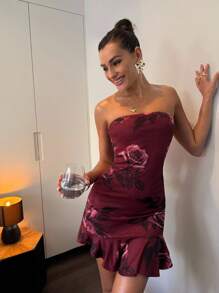 Lavishia Gaun Mini Bustier Berenda dengan Motif Bunga Merah Anggur Elegan dan Menggoda untuk Pesta Musim Panas, Busana Klasik Tanpa Bahu untuk Wanita - Burgundy - View 3