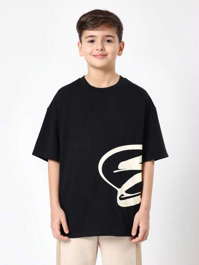 SUMWON 超大街头服饰标志声明 T 恤侧印花设计短袖休闲夏季日常穿着青年棉质舒适版型图案街头时尚都市酷炫必备分层单品