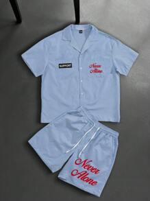 Manfinity EMRG 2 pièces/Set Chemise à manches courtes et short imprimés de rayures et de lettres pour hommes, décontracté, mode, tenue de rue, style preppy, chemise à boutons col, idéal pour un cadeau de petit ami, chemises de rue pour hommes, t-shirts vintage pour hommes. Ensemble court rayé bleu pour hommes, 2 pièces, ensemble d'été pour hommes, ensemble assorti pour hommes, ensemble court décontracté pour hommes, 2 pièces, un excellent cadeau pour votre petit ami - Bleu et Blanc - Voir 1