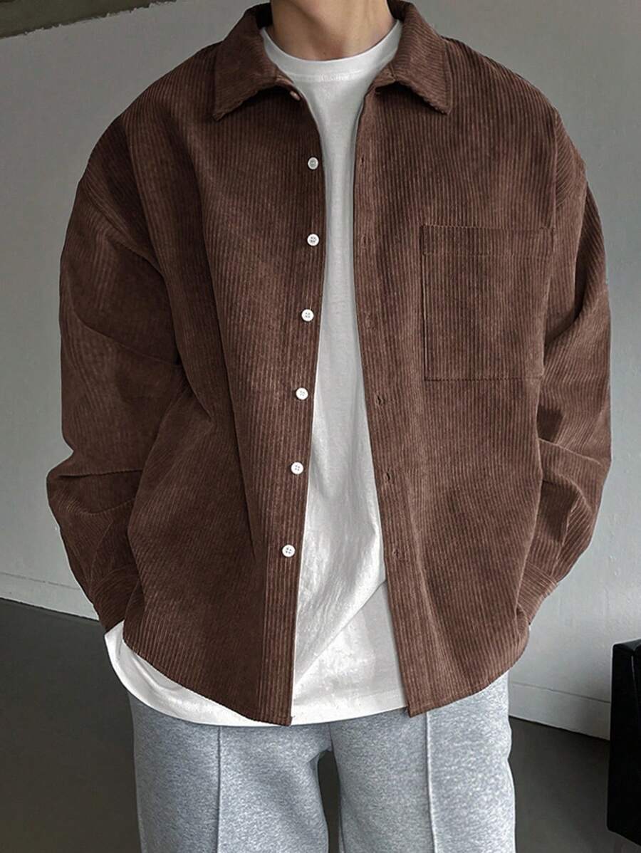 DAZY Camisa Casual de Manga Longa com Ombro Caído, Cor Sólida, Roupas de Outono para Homens - Café - Visão 1