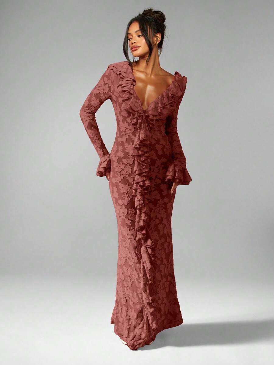 MISSGUIDED Robe de soirée longue à manches longues et volants, en jacquard floral. Robe de cérémonie élégante pour mariage, occasions spéciales et événements formels. Longueur au sol.