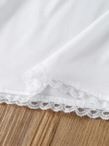 Camiseta infantil feminina com estampa de laço tricotado, gola redonda e detalhes em renda com babados. Ideal para o outono. - Branco - Ver 4