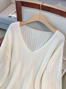 GlowEve CURVE 大码优雅V领落肩长袖套头衫 - 白色 - 查看 4