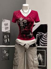 StreetHx 女式勃艮第酒红色仿旧哥特式印花修身舒适朋克 Y2K Baddie Preppy 返校街头风圆领短袖 T 恤 - 酒紅色 - 查看 6