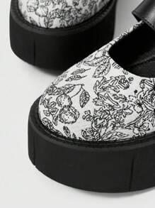 ROMWE Grunge Punk Pantofi sport fără platformă pentru femei, stil gotic punk, cu vârf rotund, cu imprimeu floral aleatoriu din pânză, curea metalică reglabilă, pantofi comozi pentru activități casual, pentru exterior, Halloween - alb - Vizualizare 7