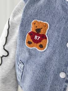 Áo khoác denim xanh nhạt có mũ chần bông phối patchwork thêu gấu kỹ thuật số phong cách đại học casual đường phố cho bé trai, thời trang streetwear, phù hợp mùa xuân và mùa thu - Rửa nhẹ - Xem 4