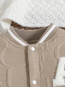 SHEIN 男婴时尚撞色单排扣刺绣连体衣，适合春、夏、秋季穿着，可用于上学、休闲、度假、运动等场合，是男婴服装、婴儿服装和婴儿连体衣的理想之选。 - 卡其色 - 查看 8