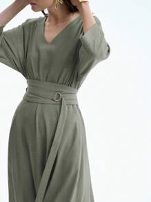 Aalyst Váy midi dáng chữ A tay 3/4 thanh lịch, tối giản, sang trọng, thời trang công sở, đi làm, đi biển, nghỉ dưỡng, lễ hội âm nhạc, cổ chữ V bằng sợi tre màu trơn, vai trễ, tay áo bó, thắt lưng eo cổ điển, khoen chữ D bằng kim loại, trang trí, dáng chữ A, tay áo 3/4, mùa xuân/hè - xanh quân đội - Xem 3