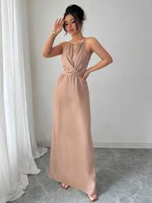 SHEIN PETITE 女式优雅休闲卡其色褶皱面料挂脖串珠腰部纽扣系带长裙，春夏 - 卡其色 - 查看 4