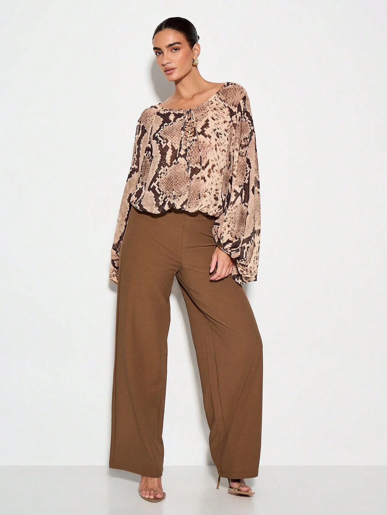 KIZN Bluse mit Ballonärmeln und Python-Print und Schnürdetail