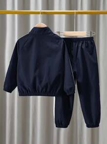 SHEIN 2 件套年轻男孩休闲插肩袖立领装饰丝带开合夹克和松紧腰裤套装 - 寶藍色 - 查看 2