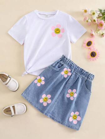 2 件套青少年女孩花卉和面部印花白色短袖 T 恤上衣搭配印花牛仔 A 字裙套装，休闲度假装