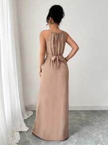 SHEIN PETITE 女式优雅休闲卡其色褶皱面料挂脖串珠腰部纽扣系带长裙，春夏 - 卡其色 - 查看 2