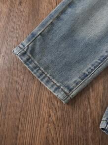 SHEIN Baby Boys' Fall/Winter Vintage Urban Street Cool Style Distressed Basic Everyday Style Casual Soft Cute Korean Style Blue Denim Flap Pocket Patch Cat Whiskers Overalls Romper,Boys Back To School Clothes,Boys Homecoming Clothes,Fall/Winter Kids Clothes,Toddler Boy Denim Overalls Romper,Baby Boys Baby Girls Denim Jumpsuit,Boys Night Out Outfit,Baby Christmas Clothes