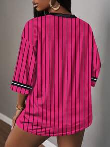 Slaydiva Camiseta gráfica minimalista casual con letra y número para mujer, adecuada para verano, deporte, combinación, fucsia con estampado a rayas de Brooklyn