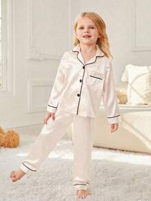 SHEIN Conjunto de pijama de satén con bloques de color y ribete de contraste para niña joven - Champán - Ver 1