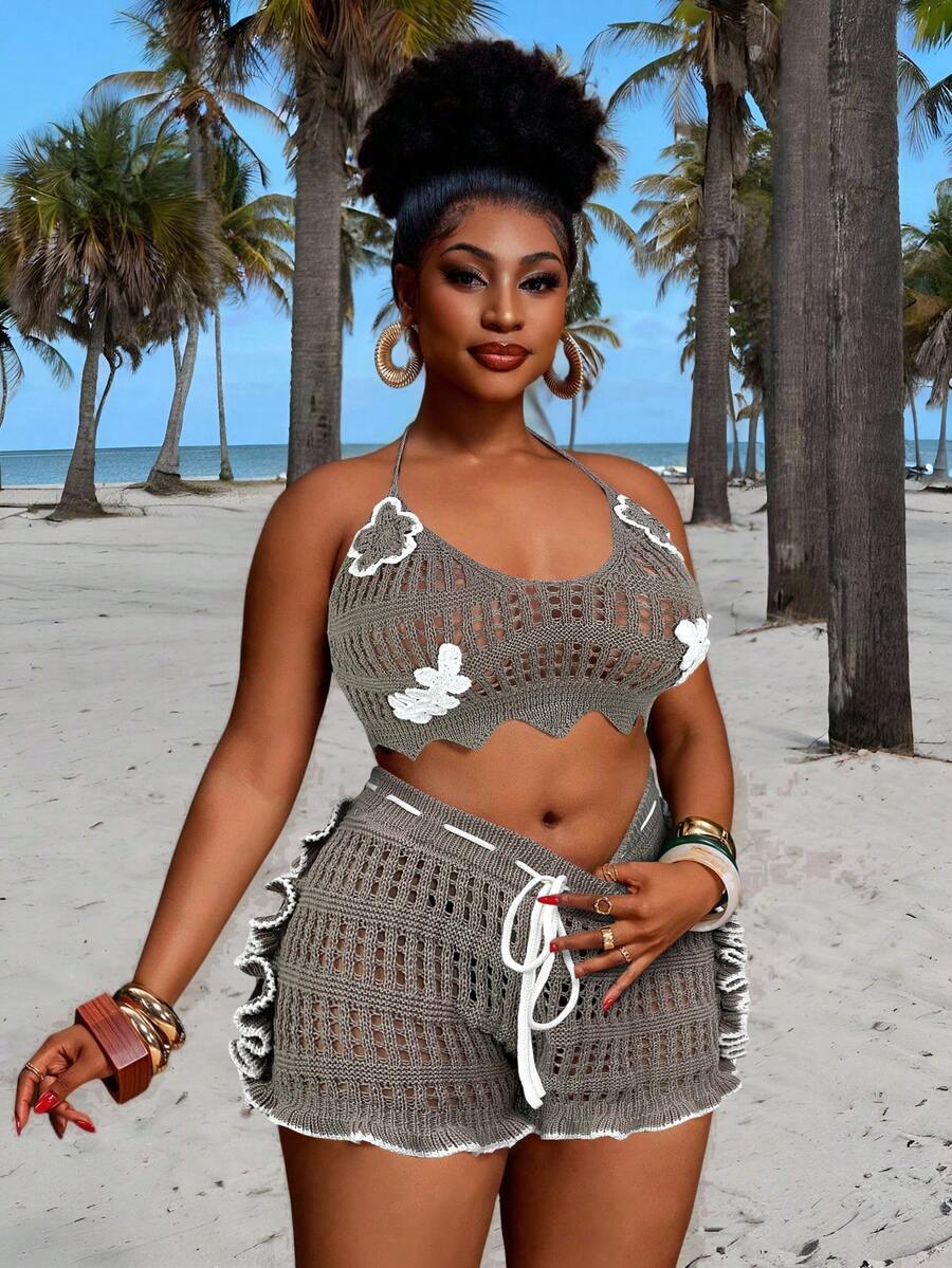 Slaydiva 2025春夏新款休闲度假日常街头夜店镂空性感半透明音乐节沙滩装，优雅钩针拼接露背短款上衣和短裤套装，适合派对、生日等场合，黑白撞色设计，手工针织花卉装饰，大码女款两件套 - 摩卡棕 - 查看 1
