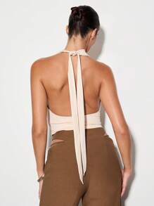 KIZN 露背吊带短款上衣，适合夏季晚宴、派对、夜店等场合，优雅垂褶前襟无袖设计，后背系带细节。 - 杏色 - 查看 2