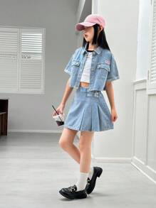 توصية ملابس للفتيات المراهقات في الصيف بطراز كوري رجعي أنيق وجذاب: ملابس علوية جينز قصيرة الأكمام واسعة الكتف مع جيب وتنورة جينز مطوية قصيرة، مناسبة للخروجات اليومية والمواعيد والتجمعات غير الرسمية وعطلات الشاطئ