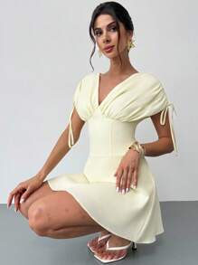 Firerie Robe élégante de vacances pour femmes à col en V sans manches, taille serrée et coupe évasée, pour des photos de remise des diplômes, beige