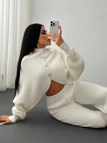 SHEIN طقم ملابس منزلية محبوك مضلع من قطعتين بمقاس كبير، يتضمن كنزة غير متماثلة مزينة بفيونكات زخرفية وبنطال متناسق بخصر عالي، بطبعة جرو هالوين، موضة خريفية جديدة للنساء، طقم محبوك من قطعتين باللون الكريمي، طقم مريح وأنيق من قطعتين مع بنطال - أبيض - مشاهدة 2