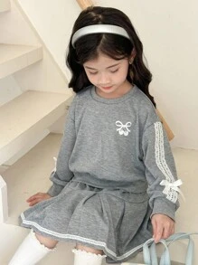 SHEIN Little Byeori Kleine Mädchen Lässig Set aus Sweatshirt mit Schleifen-Stickerei und Minirock