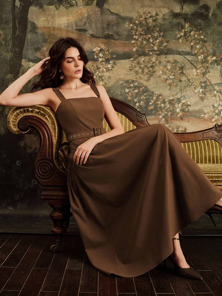 Vestido largo ajustado con tirantes finos y cintura ceñida para mujer