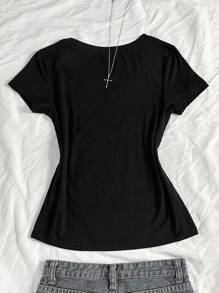 StreetHx 女式夏季 V 领紧身 T 恤，朋克亚文化带翼十字架动漫印花短袖黑色 V 领 T 恤 - 黑色 - 查看 2