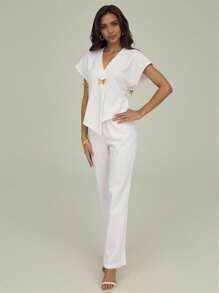 Mulvari Set de 2 piezas para mujer con blusa de manga de murciélago con borde asimétrico y accesorios metálicos, y pantalones largos - Blanco - Ver 13