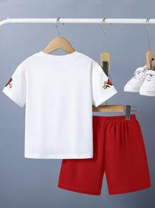 GraphicGems 2 件年轻男孩“Good Game Day”涂鸦印花圆领短袖白色 T 恤和红色宽松梭织短裤套装，夏季 - 紅色 - 查看 3