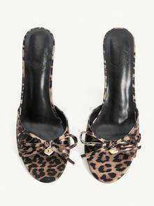 CUCCOO CHICEST Giày mules cao gót họa tiết da báo bằng vải satin có họa tiết trái tim và nơ bằng kim loại màu vàng dành cho nữ, thời trang và thanh lịch - Nhiều màu - Xem 9