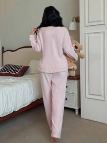 SHEIN 秋冬季毛绒字母刺绣长袖上衣和长裤休闲家居蓬松套装，秋季服装，舒适穿搭 - 淺粉色 - 查看 2