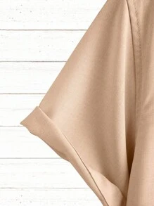 Manfinity Homme Áo sơ mi nam dáng rộng, túi nửa nút trơn không có vòng cổ - Màu be - Xem 4
