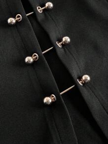 SHEIN MOD Women's Casual Minimalist Metal Buckle Decoration Black Shorts, Versatile For Commuting - Black - View 4