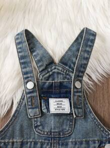 SHEIN Baby Boys' Fall/Winter Vintage Urban Street Cool Style Distressed Basic Everyday Style Casual Soft Cute Korean Style Blue Denim Flap Pocket Patch Cat Whiskers Overalls Romper,Boys Back To School Clothes,Boys Homecoming Clothes,Fall/Winter Kids Clothes,Toddler Boy Denim Overalls Romper,Baby Boys Baby Girls Denim Jumpsuit,Boys Night Out Outfit,Baby Christmas Clothes