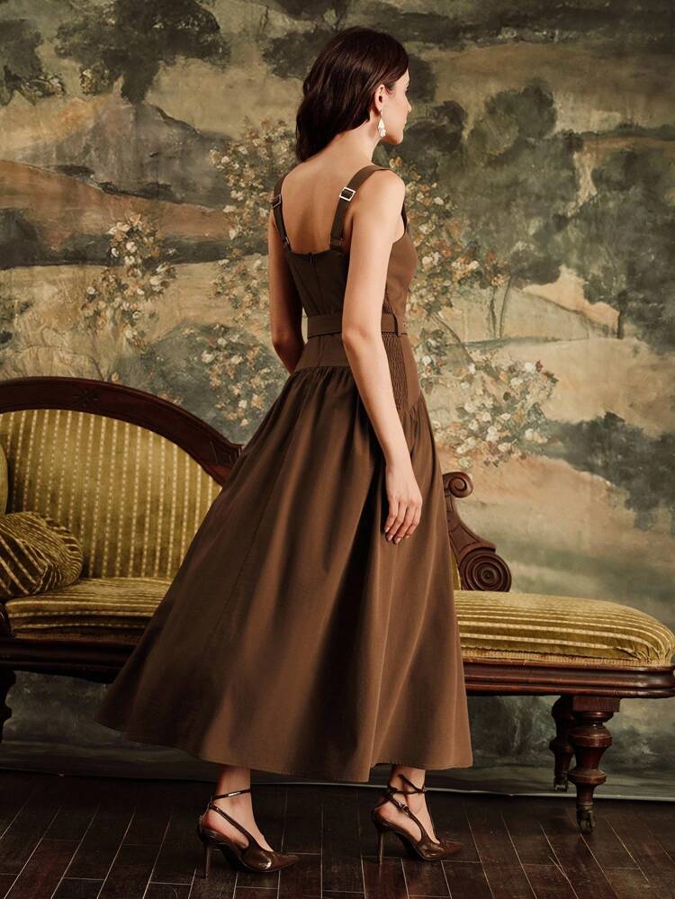 Vestido largo ajustado con tirantes finos y cintura ceñida para mujer