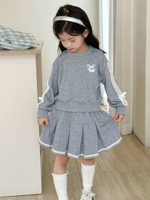 SHEIN Little Byeori Kleine Mädchen Lässig Set aus Sweatshirt mit Schleifen-Stickerei und Minirock