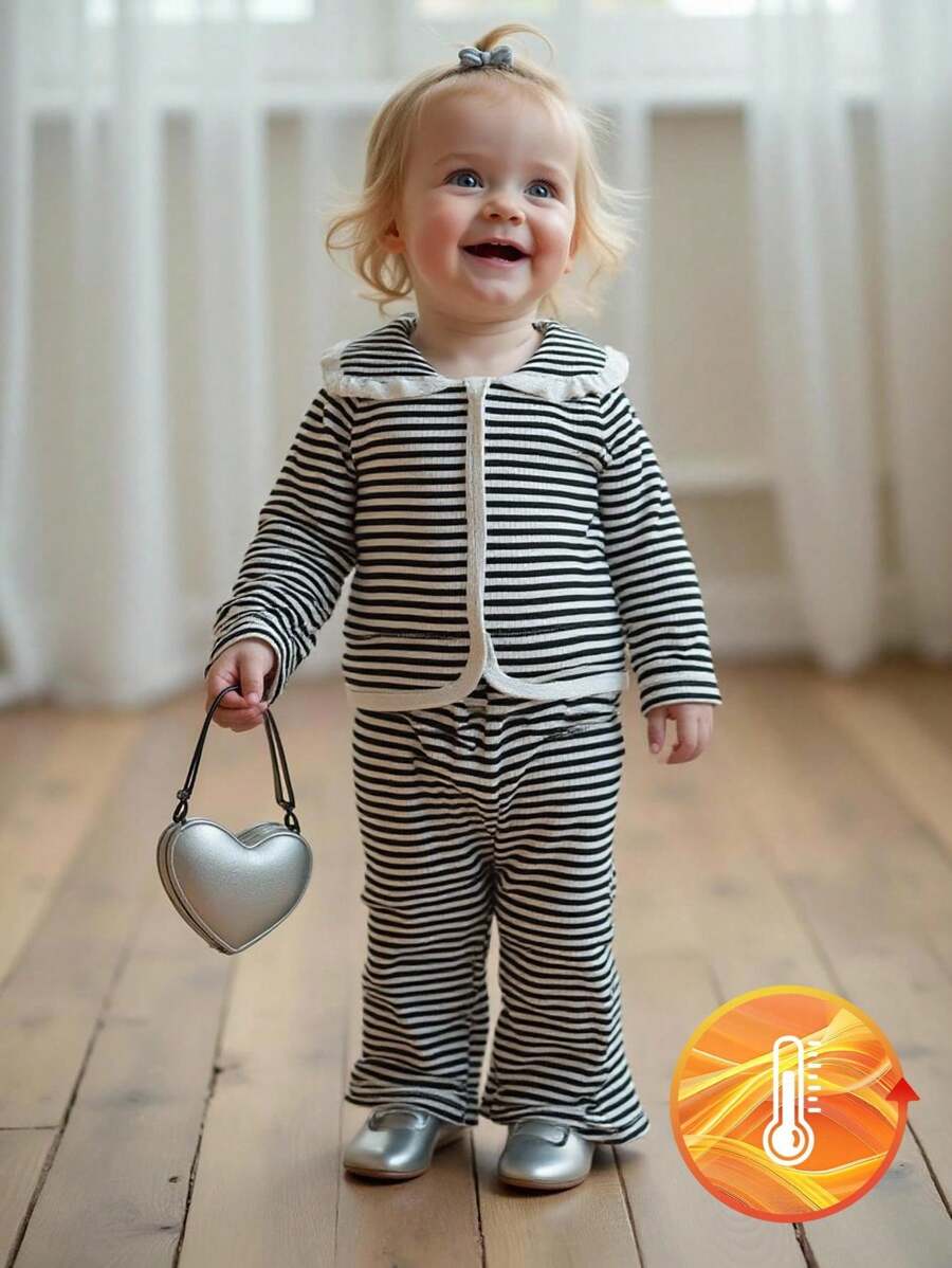 SHEIN Conjunto de top de manga larga con cuello Peter Pan y pantalones a rayas negras y blancas para bebé niña, conjunto casual a juego para la familia de otoño con textura acanalada para uso en casa y al aire libre - Blanco y Negro - Ver 1