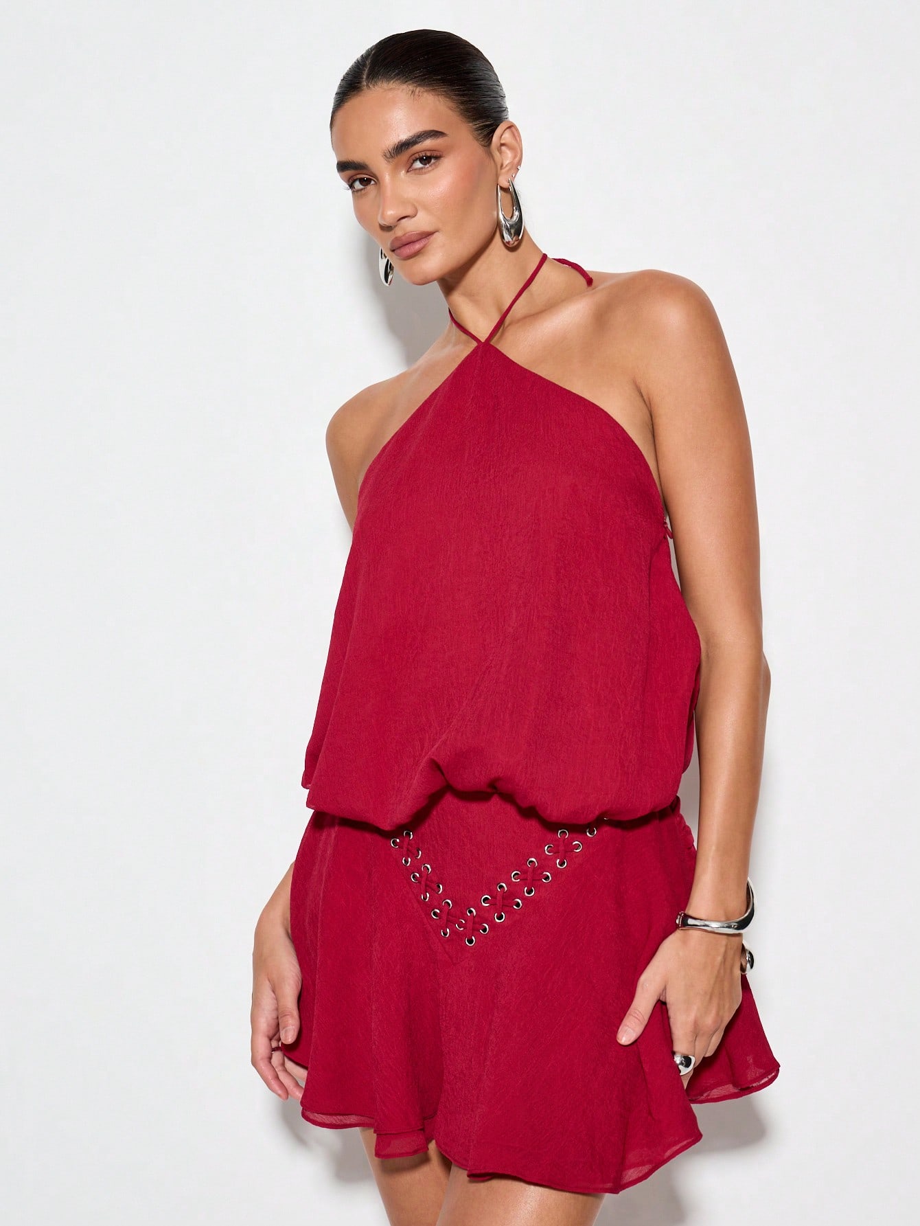 KIZN Mini-robe dos nu avec ourlet à volants et détails à lacets