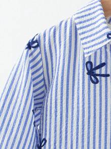 SHEIN مجموعة قميص كم طويل مخطط وشورت مخطط لطفلة وطفلة صغيرة على الطراز الكوري، ملابس كاجوال للشارع، للعطلات، التصوير الفوتوغرافي، الصيف، قطعتان - الأزرق - مشاهدة 4