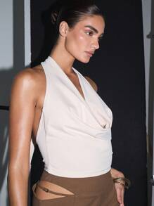 KIZN 露背吊带短款上衣，适合夏季晚宴、派对、夜店等场合，优雅垂褶前襟无袖设计，后背系带细节。 - 杏色 - 查看 1