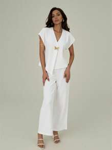 Mulvari Set de 2 piezas para mujer con blusa de manga de murciélago con borde asimétrico y accesorios metálicos, y pantalones largos - Blanco - Ver 9