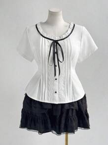 SHEIN CURVE+ 全新时尚甜美可爱百搭蝴蝶结优雅度假白色蕾丝花边圆领泡泡袖设计衬衫上衣，前开口，修腰，适合女士 - 白色 - 查看 7