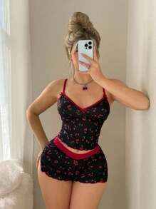Sweetina 2件套撞色细肩带樱桃印花短款上衣和高开叉迷你短裤套装 - 黑色 - 查看 5