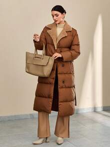 CLARA VERO 毛皮细节夹棉大衣，优质设计，宽翻领，腰带细节，无后背毛皮细节，长款款式，冬季系列，正面纽扣开合，绗缝图案，防水材质，侧袋，温暖冬季必备单品，现代廓形，高端结构，日常奢华穿着，防风雨设计，都市冬季时尚，专业外观 - 駝色 - 查看 4