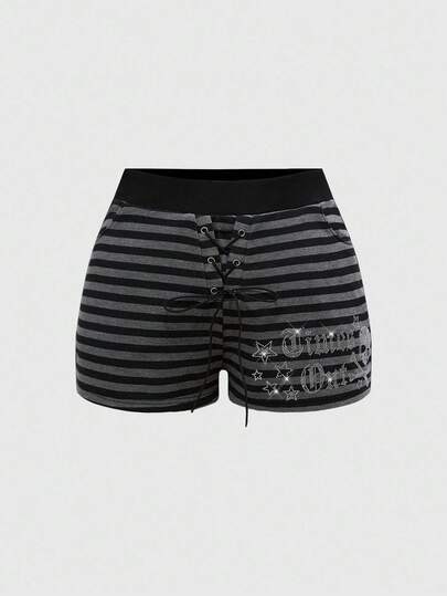 Grunge Punk شورت مخطط مزين بالراين بورد مقاس كبير